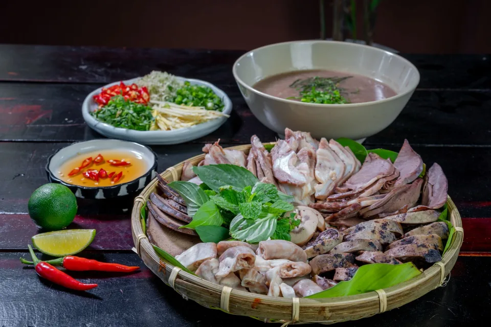 Bàn ăn gia đình