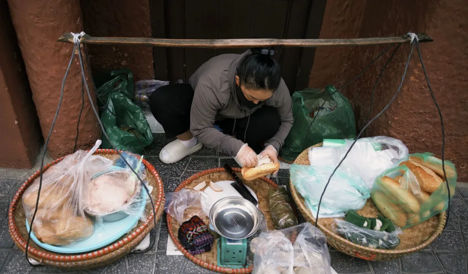 Bàn ăn tại Đoàn Thị Nhường